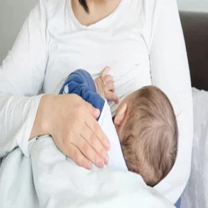 Breastfeeding: बीमारी के दौरान मां का दूध पीना शिशु के लिए सुरक्षित या नहीं, जानें विशेषज्ञों की राय