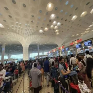 Mumbai Police: मुंबई एयरपोर्ट पर विदेशी पर्यटक से ठगी, 400 मीटर के लिए वसूले 18 हजार रुपये