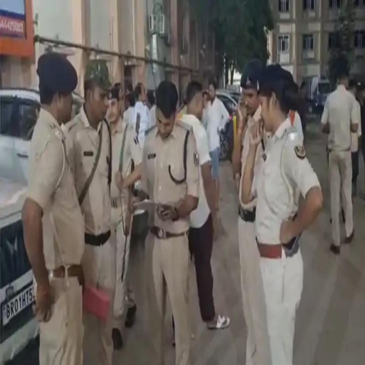 Crimenews Crimenews Lkhnoo Men Tails Karigr