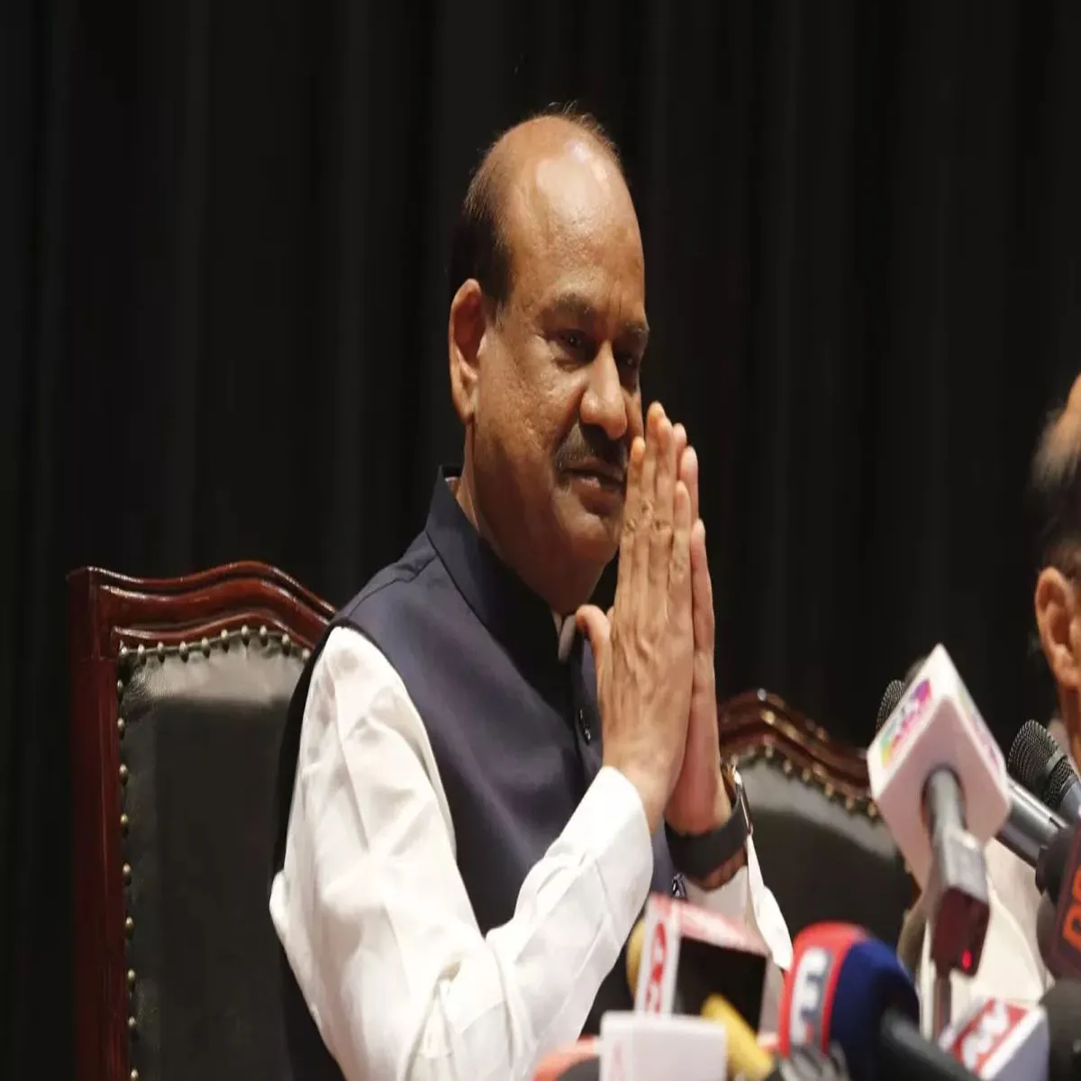 Parliament Parliament Loksbha Adhyksh Khilaph Avishvas