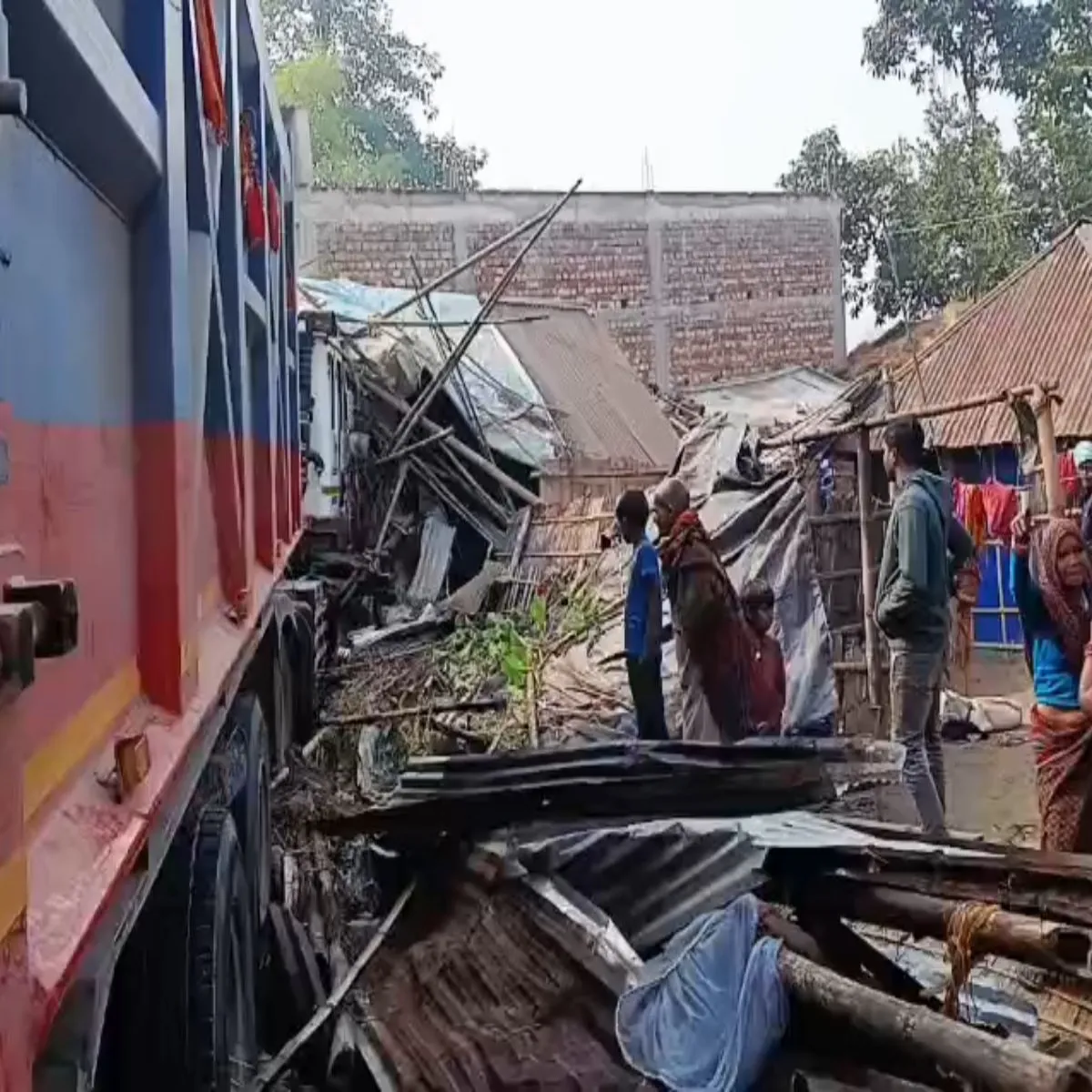 Roadaccident Roadaccident Mveshi Bchane Koshish Men