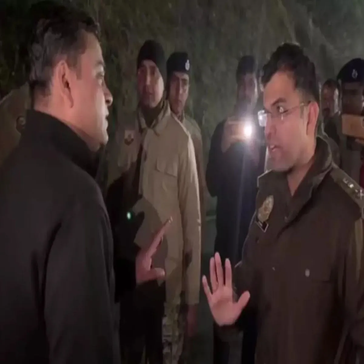 Ukdprotest Ukdprotest Gairsain Men Prdrshn Dauran