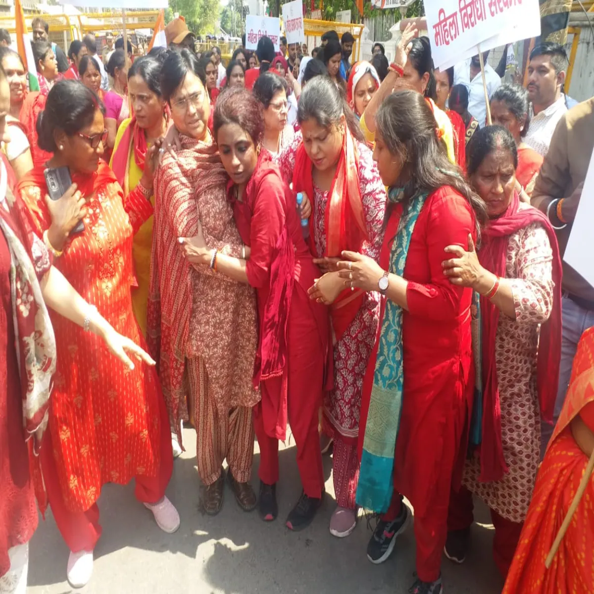 Womenleadership Womenleadership Lkhnoo Men Kangres Bhajpa