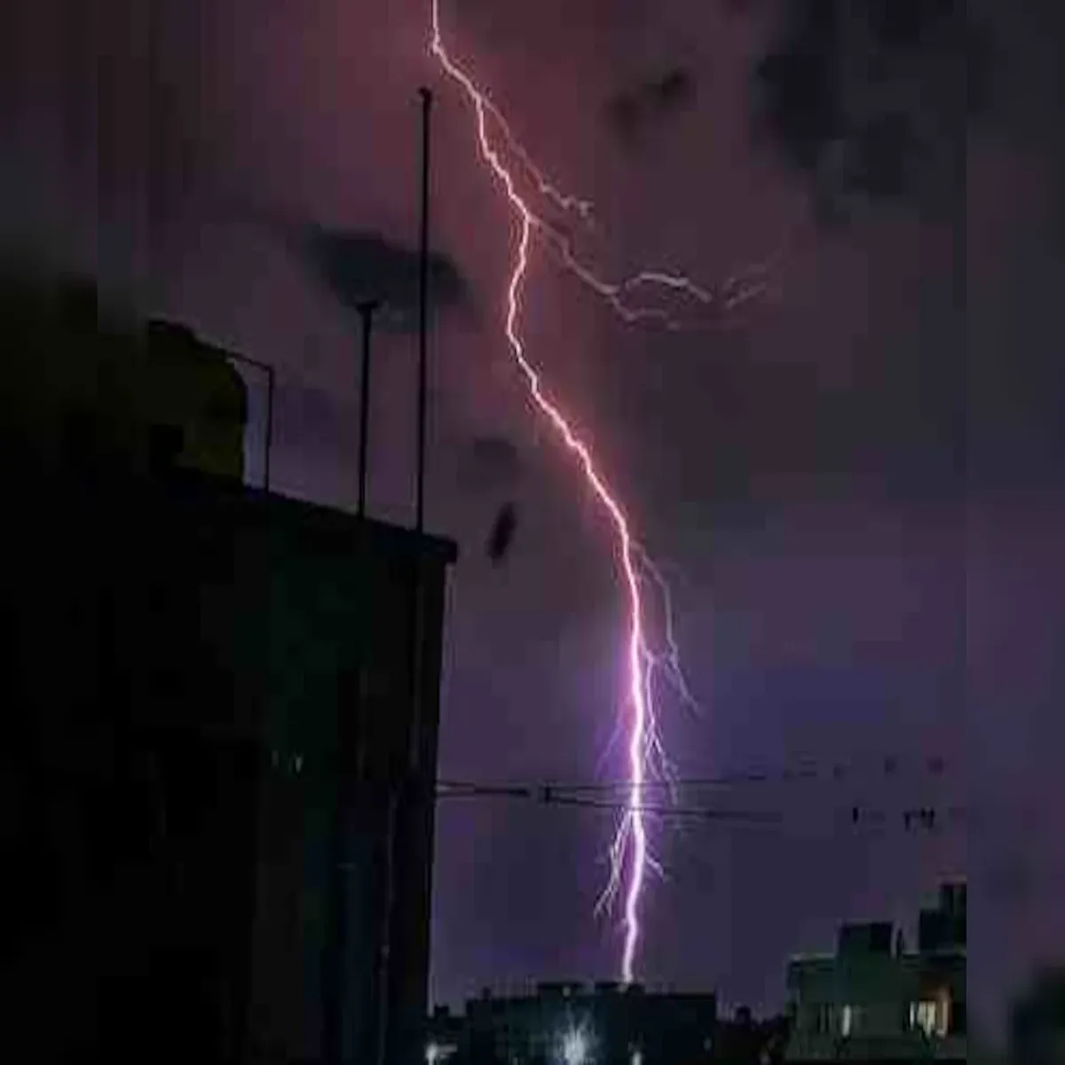 Lightningtragedy Lightningtragedy Purvi Chnpar Men Vjrpat