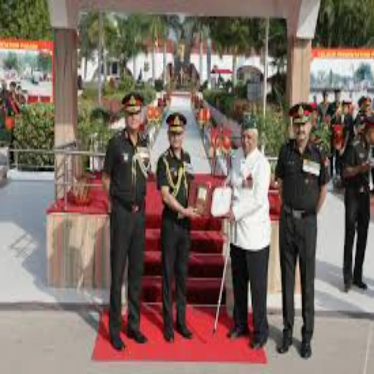 Armychiefvisit Armychiefvisit Ayodhya Phunche Jnrl Upendr