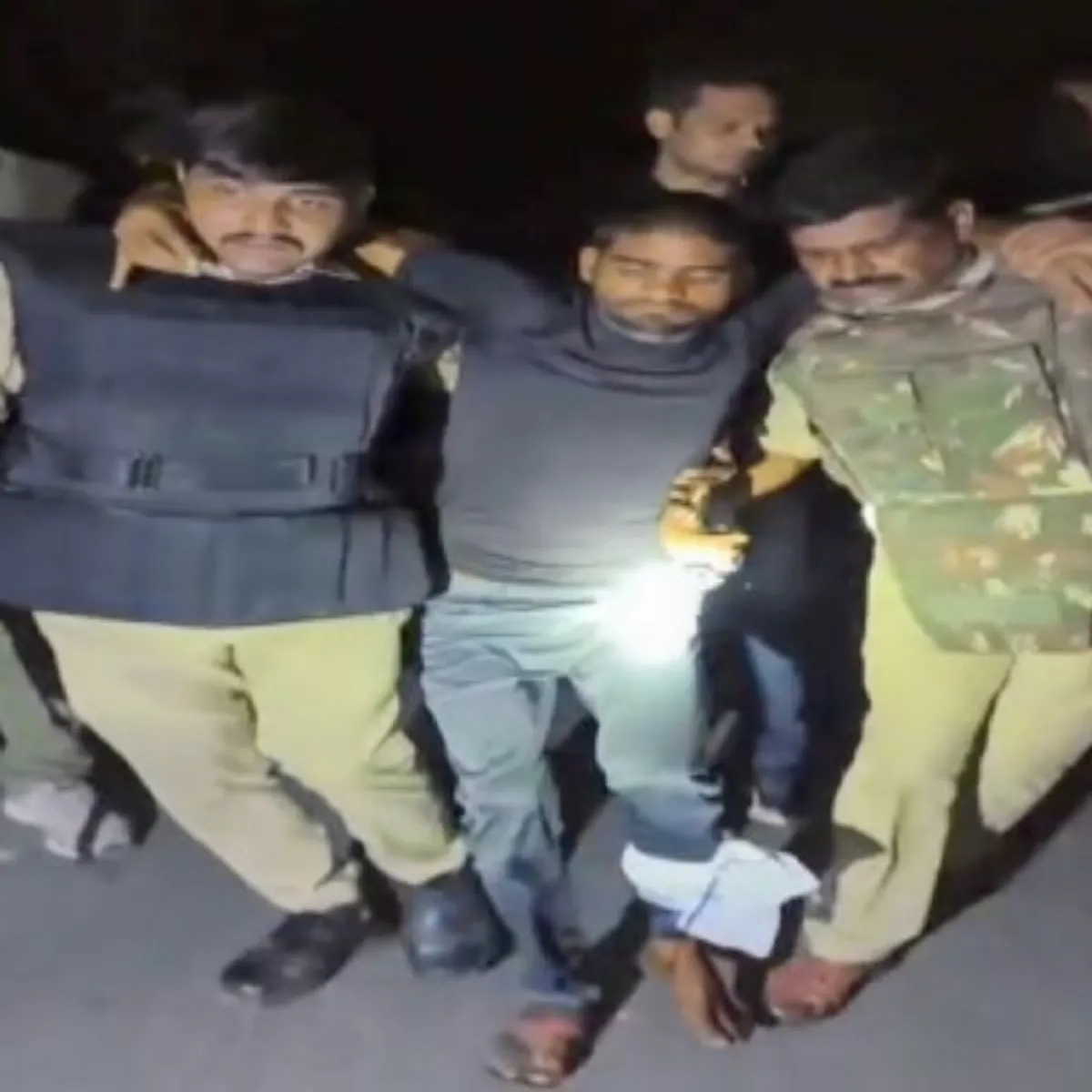 Encounter Encounter Bhraich Men Pulis Muthbhed