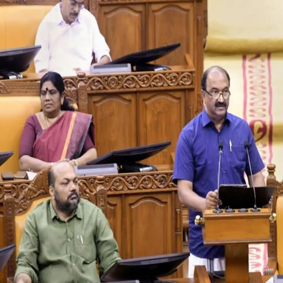 Budget Debate Budget Debate Kerl Men