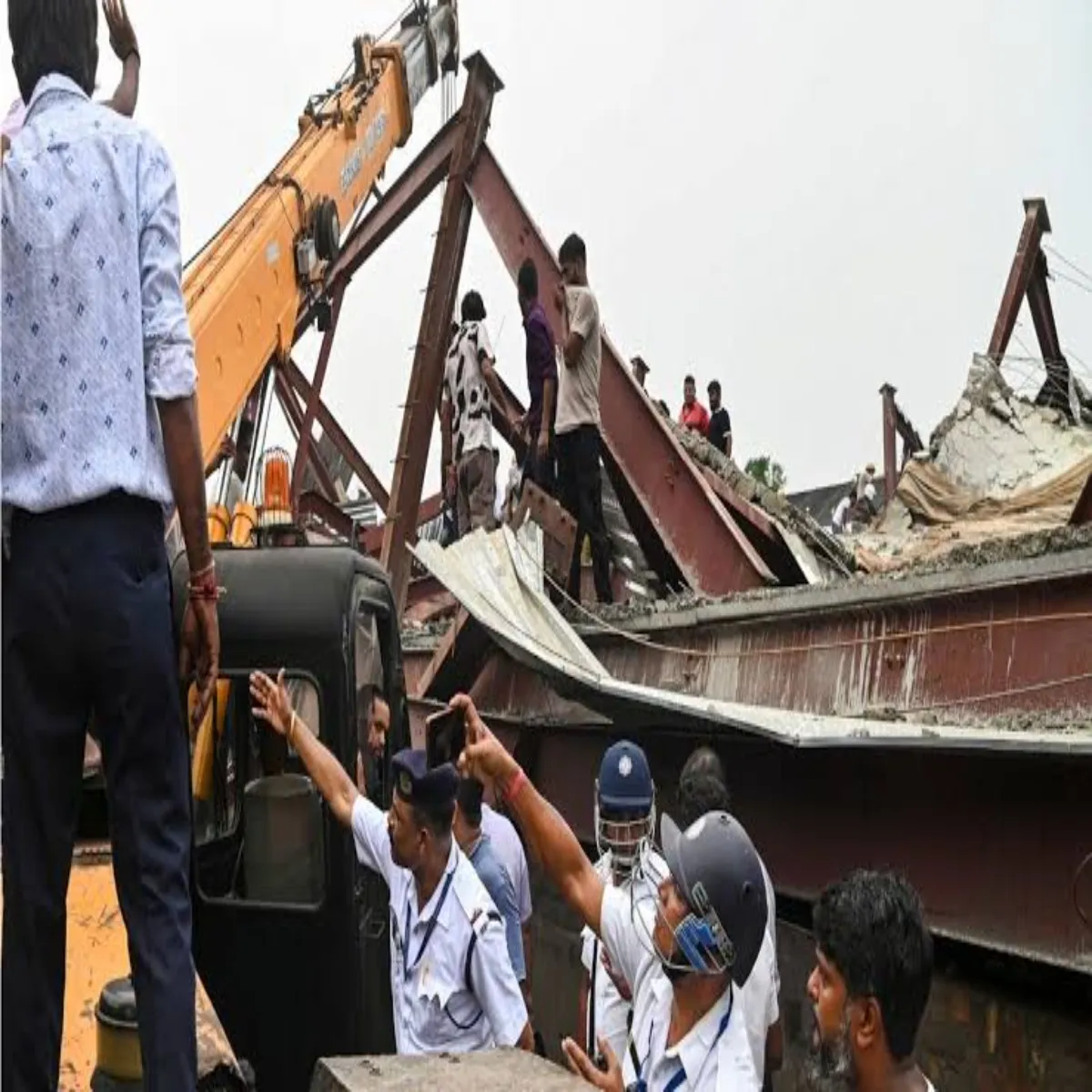 Kolkatacollapse Kolkatacollapse Taratla Godam Hadse Men
