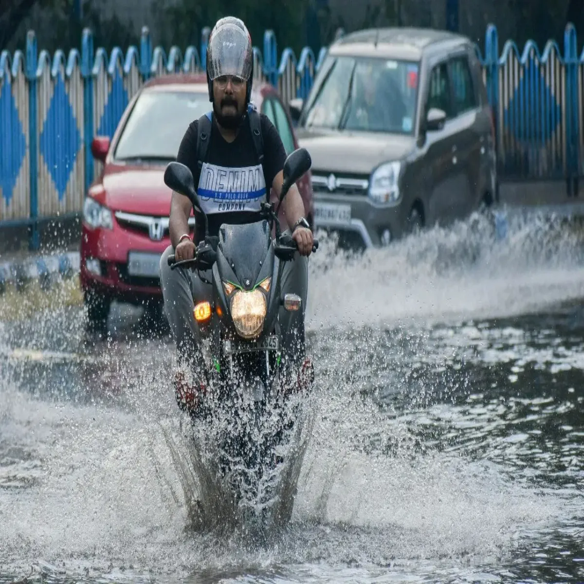Roadsafety Roadsafety Barish Men Baik Chlate