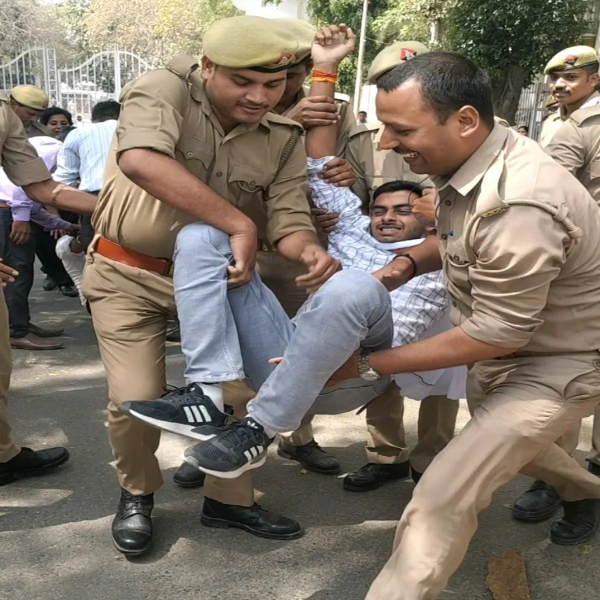 Collegedispute Collegedispute Digri Klej Lekr Shuru