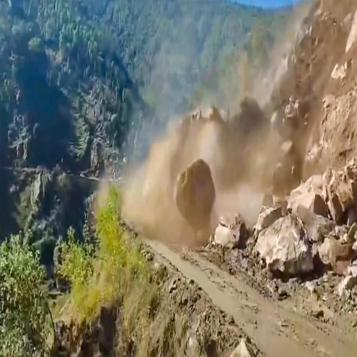 Landslide Landslide Pavagdh Tirth Marg Chttan