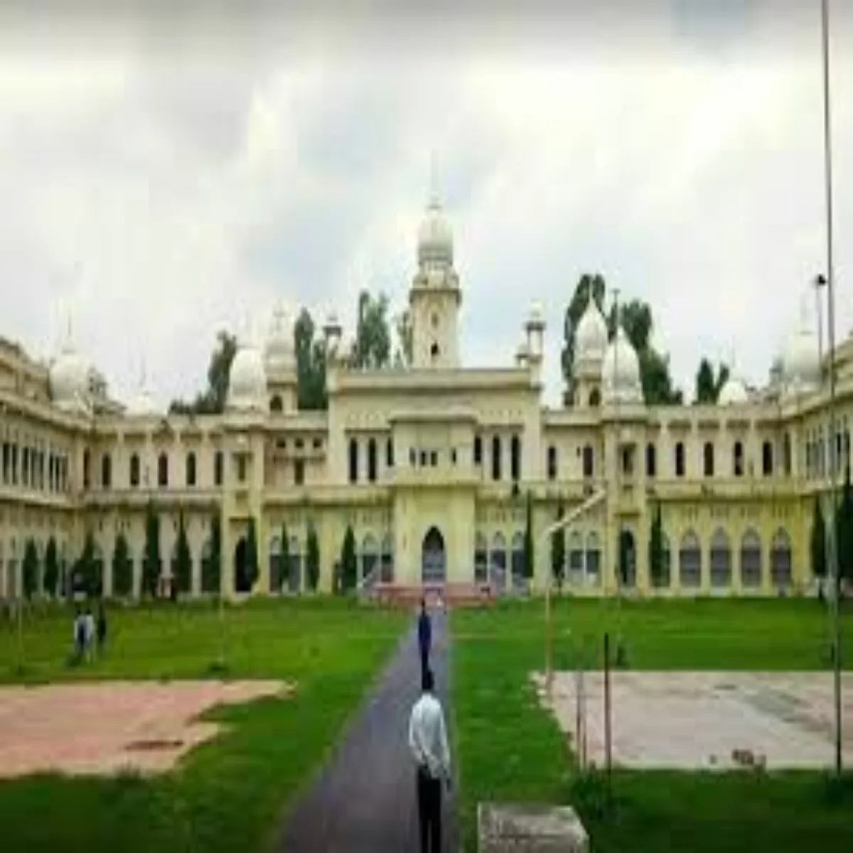 Admissions Admissions Yupi Vishvvidyalyon Men Julaee
