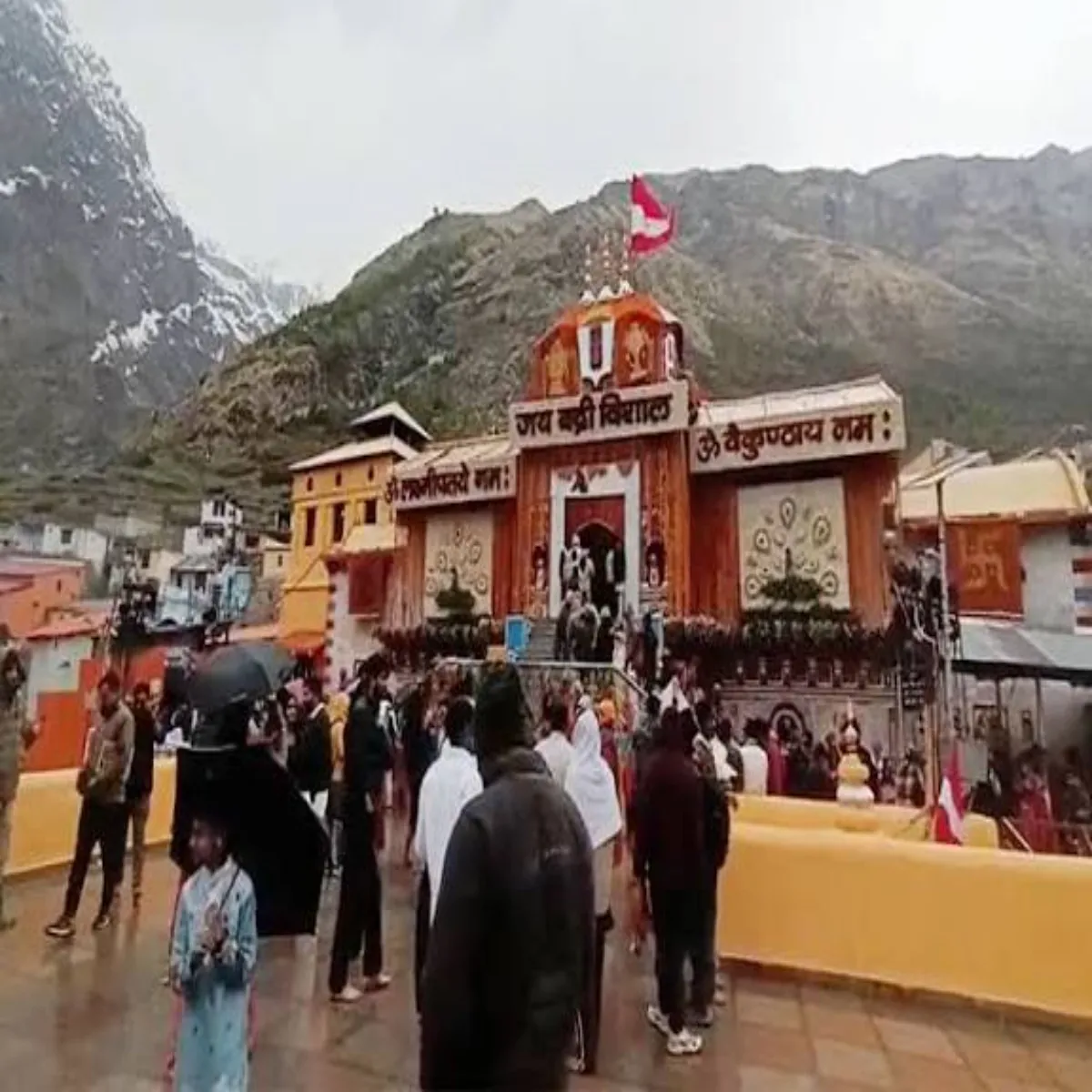 Badrinath Badrinath Barish Bich Jari Hain