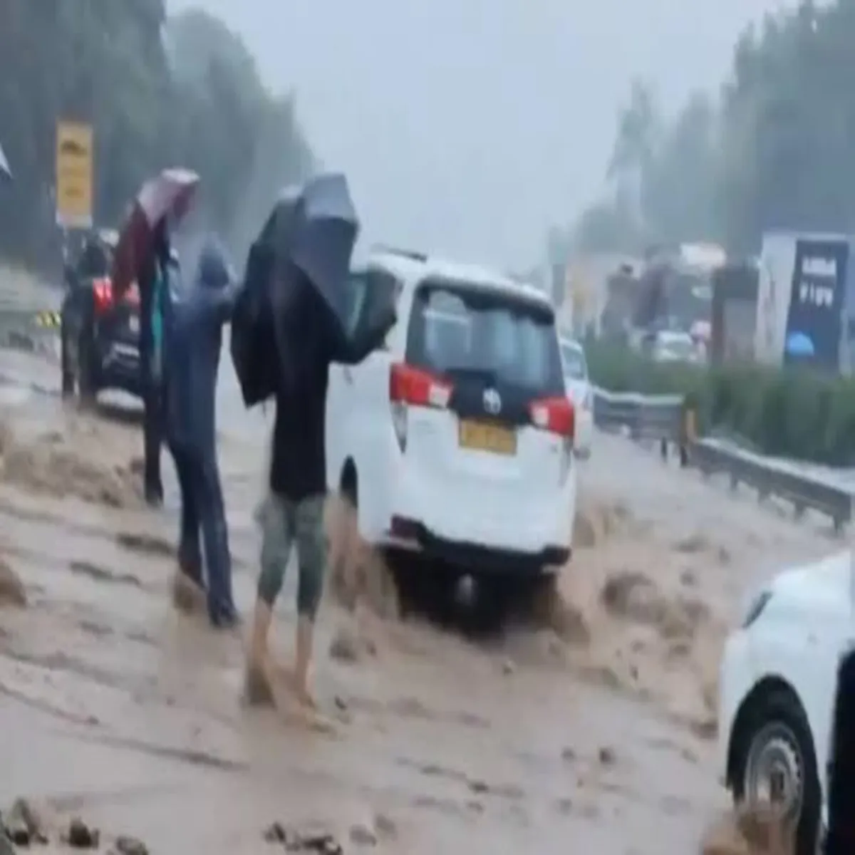 Highway Highway Bhari Barish Tin Prmukh