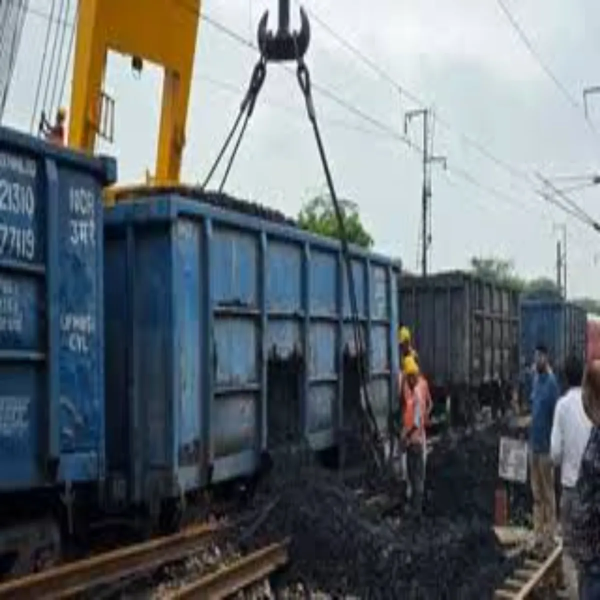 Railwaysafety Railwaysafety Rajdhani Ekspres Samne Traik