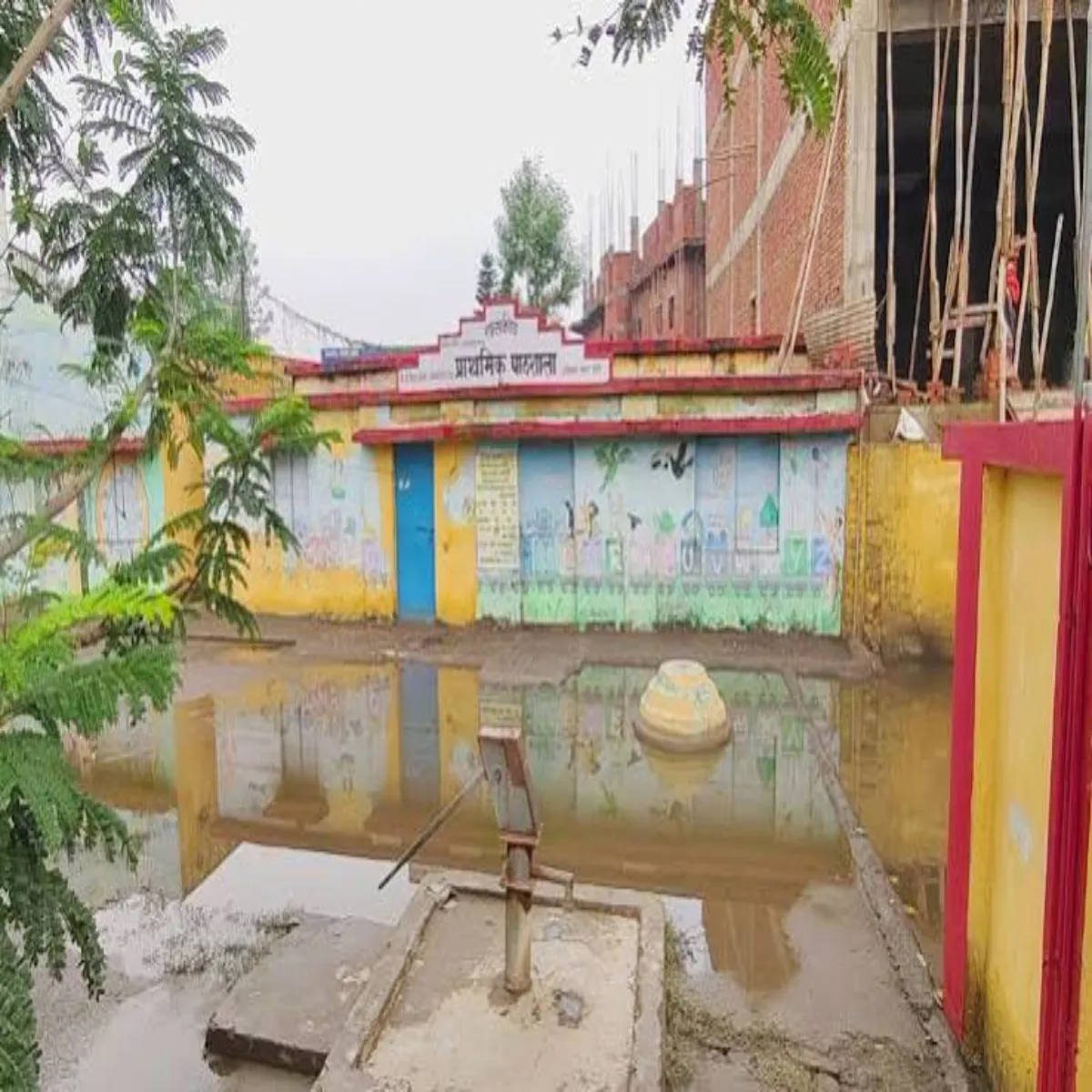 Schoolinfrastructure Schoolinfrastructure Barish Men Jlbhrav Prbhavit