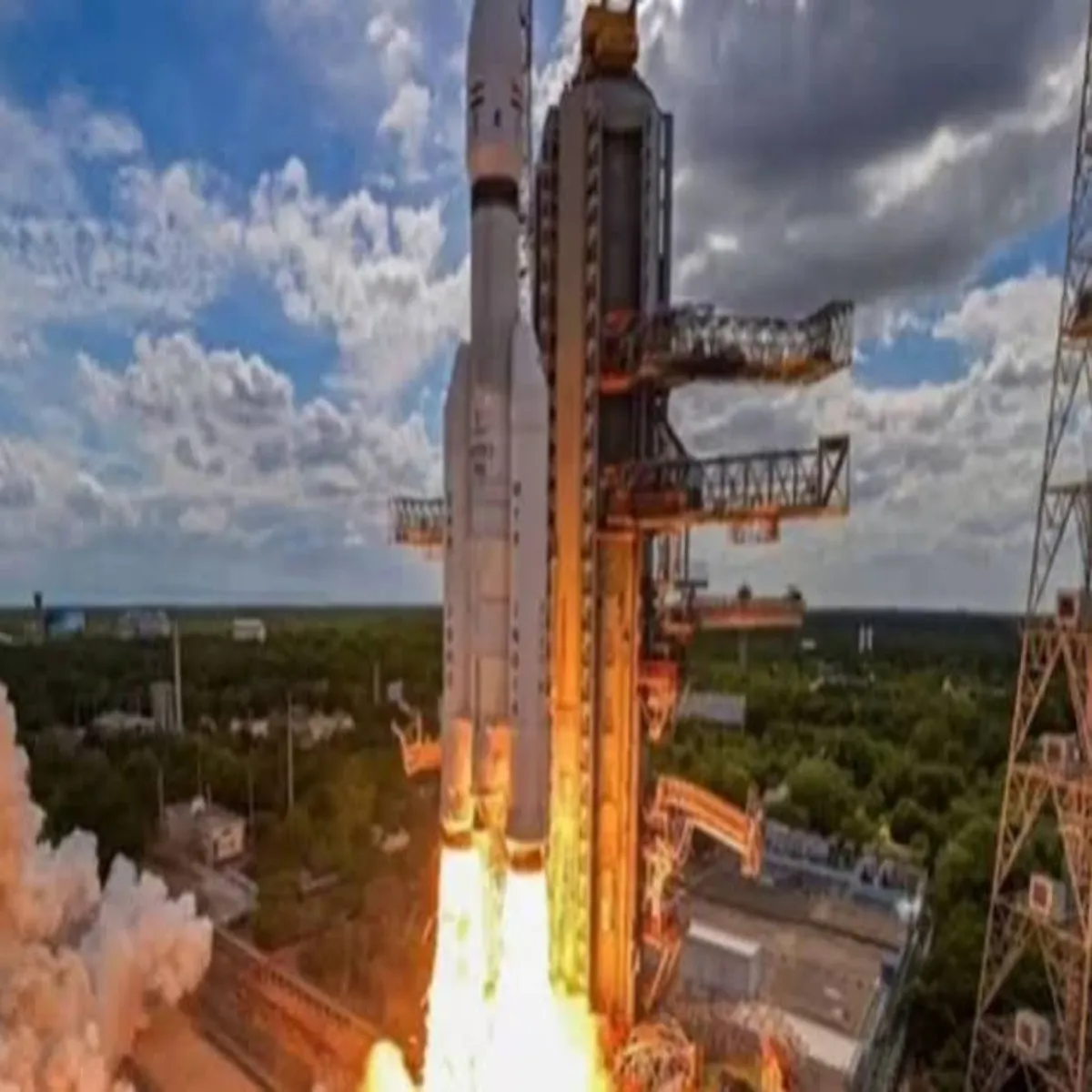Space Space Ahm Antriksh Mishnon Bich