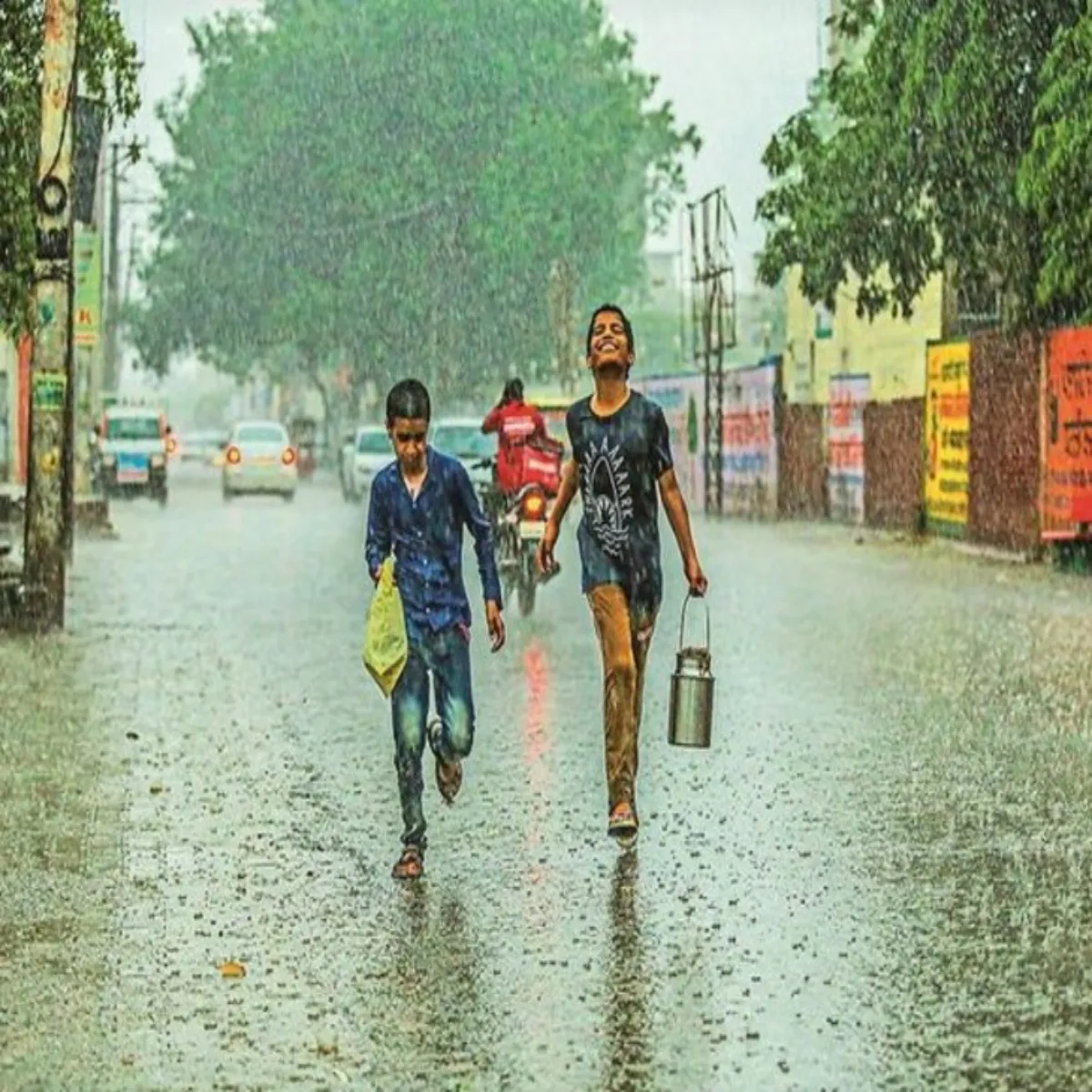 Monsoon Monsoon Uttr Prdesh Men Barish